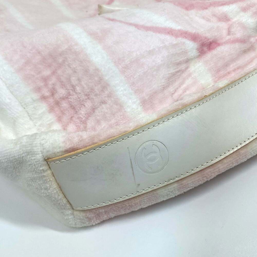 CHANEL Pink Shoulder Bag - Picture 8 of 16